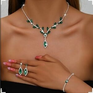 Elegant Green and Silver Jewelry Set